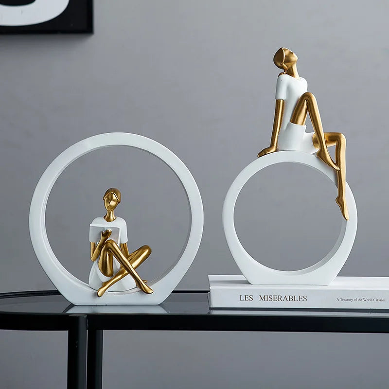 ornamento decorativo moderno |
estátua decorativa contemporânea |
escultura decorativa em resina
escultura artística para sala |
decoração elegante em resina