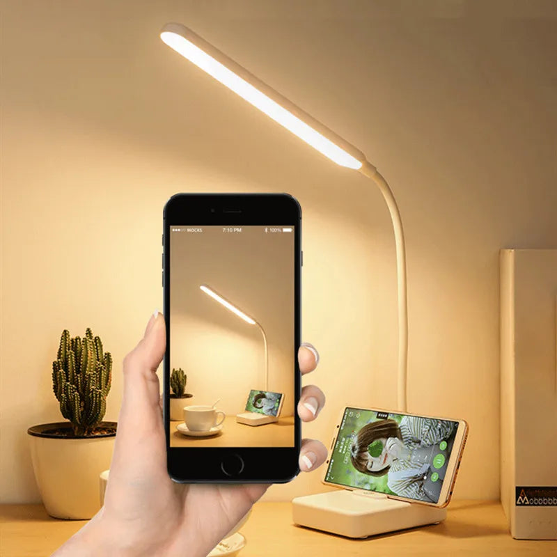 Luminária de Mesa com Carregador USB